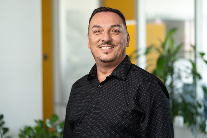 [newContactsFoto/DusanKrist.jpg]