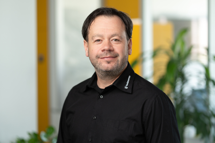 [newContactsFoto/PeterLacko.jpg]